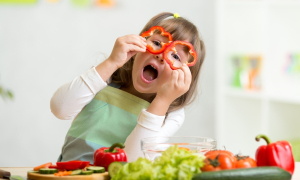 Здоровое питание для детей весной: советы по выбору витаминов и минералов для поддержания иммунитета